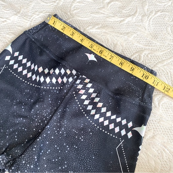 WildSpirit Apparel High-Waisted Yoga Shorts - Eagle Ray Pattern - Picture 5 of 5